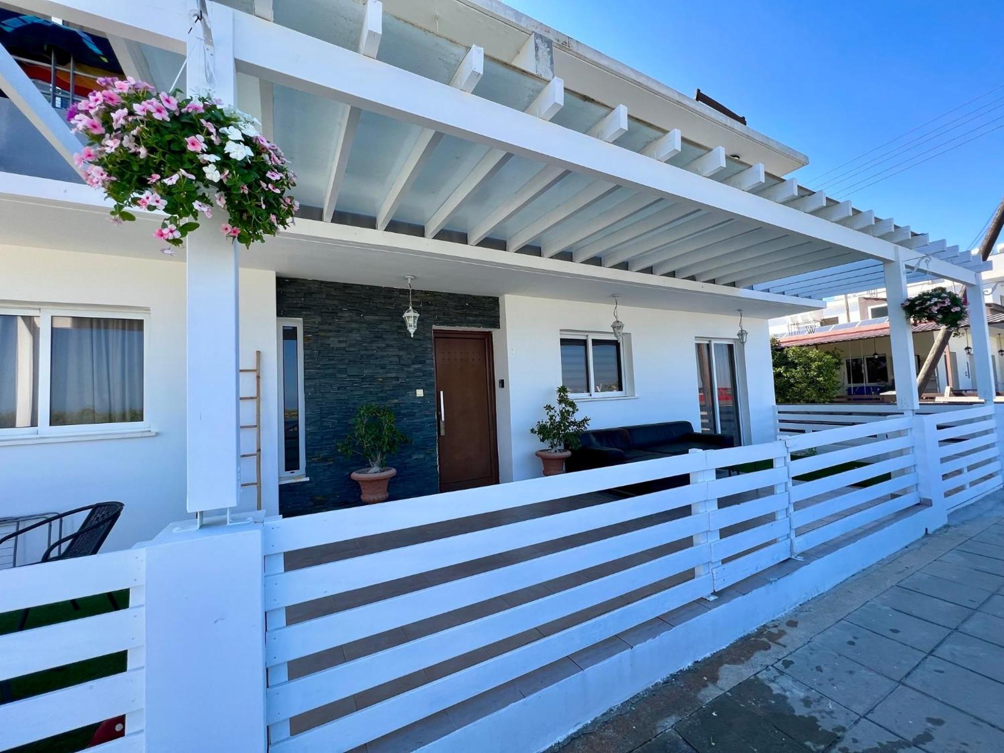 Fat Cow Apartments Larnaca Luaran gambar